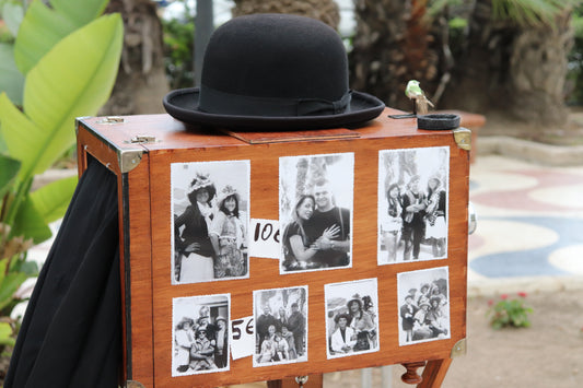 Vintage Photo Booth – Alicante Street Charm