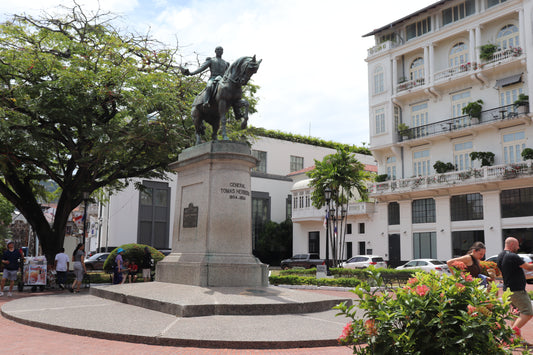 Monument to Tomás de Herrera – Historic Landmark in Panama City